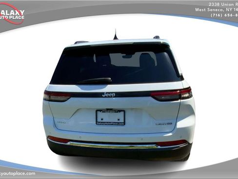 Used 2023 Jeep Grand Cherokee Limited AWD/4WD image 6