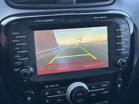 Used 2016 Kia Soul ! w/ Premium Package image 32