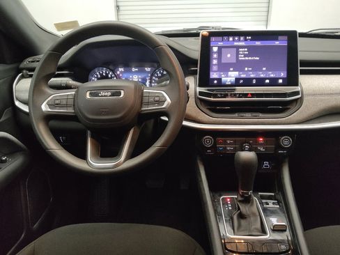 Used 2024 Jeep Compass Sport image 22