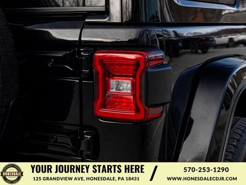 Used 2022 Jeep Wrangler Unlimited Sahara image 39