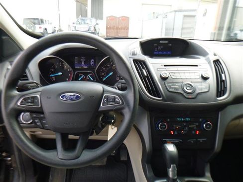 Used 2017 Ford Escape SE w/ SE Cold Weather Package AWD/4WD image 10