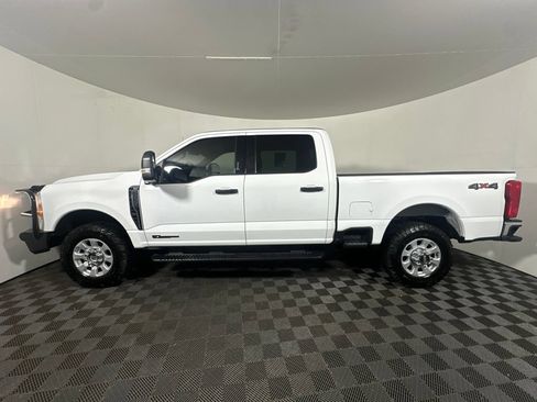Used 2023 Ford F350 XLT AWD/4WD image 9