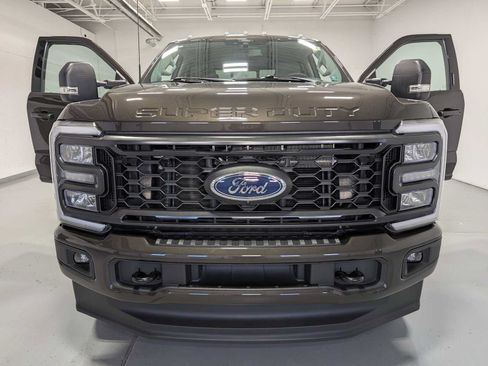 Used 2024 Ford F250 XLT w/ XLT Premium Package AWD/4WD image 16
