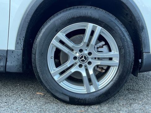 Used 2021 Mercedes-Benz GLA 250 4MATIC w/ Premium Package image 10