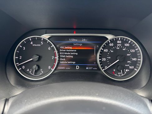 Used 2025 Nissan Sentra SV FWD image 38