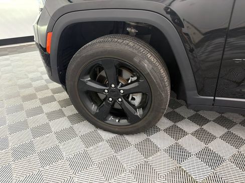 Used 2023 Jeep Grand Cherokee L Laredo RWD image 12
