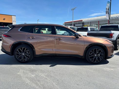 Used 2025 Toyota Crown Signia image 8