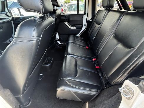 Used 2014 Jeep Wrangler Unlimited Rubicon AWD/4WD image 27