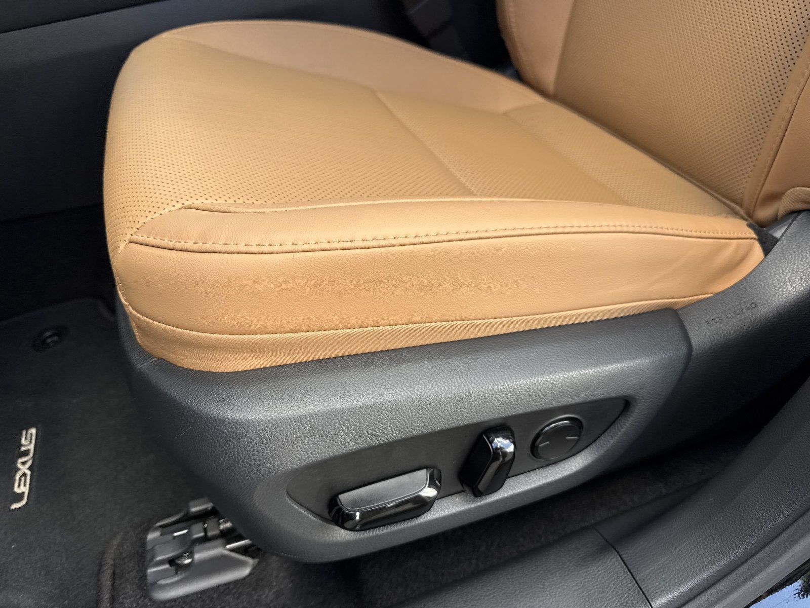 Used 2025 Lexus RX 350 Premium w/ Accessory Package (K3) FWD image 18