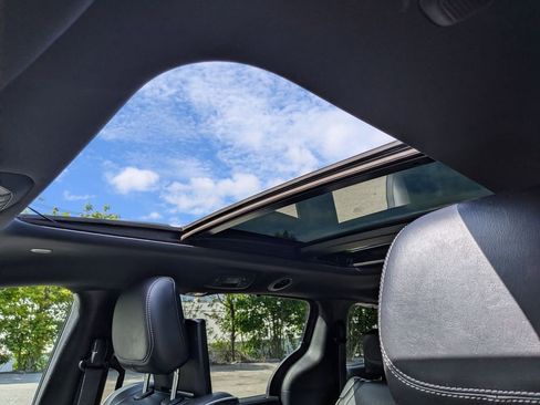 Used 2020 Chrysler Pacifica Limited w/ Advanced Safetytec Group FWD image 24