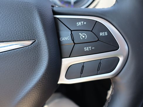Used 2017 Chrysler 300 C AWD/4WD image 16
