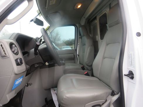 Used 2023 Ford E-350 and Econoline 350 Super Duty w/ Power Windows & Locks Group image 12