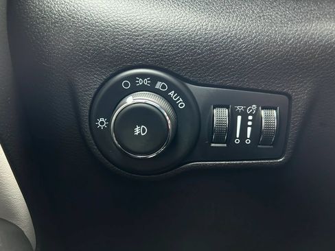 Used 2025 Jeep Compass Limited AWD/4WD image 12