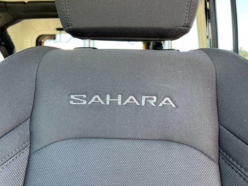 Used 2022 Jeep Wrangler Unlimited Sahara w/ Dual Top Group image 23