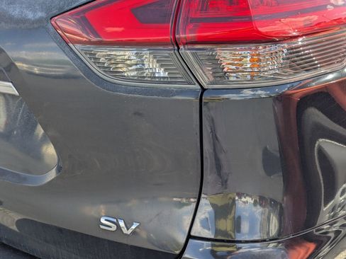 Used 2017 Nissan Rogue SV FWD image 10