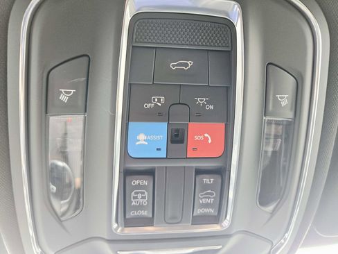 Used 2024 Jeep Grand Cherokee Altitude image 34