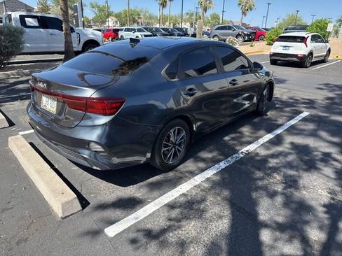 Used 2022 Kia Forte LXS FWD image 4