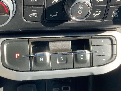 Used 2023 GMC Acadia SLT w/ Technology Package image 17