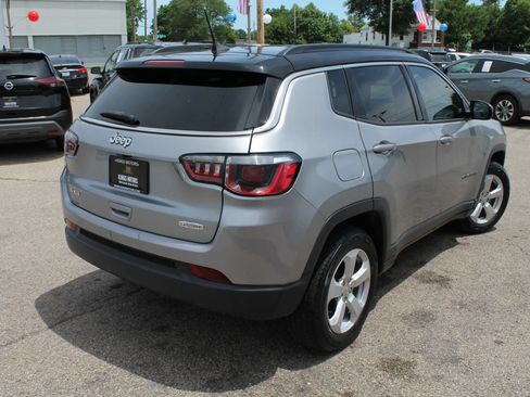 Used 2018 Jeep Compass Latitude w/ Popular Equipment Group AWD/4WD image 5