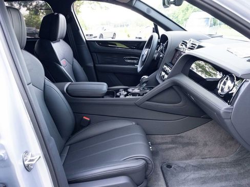 Certified 2024 Bentley Bentayga Extended Wheelbase image 47