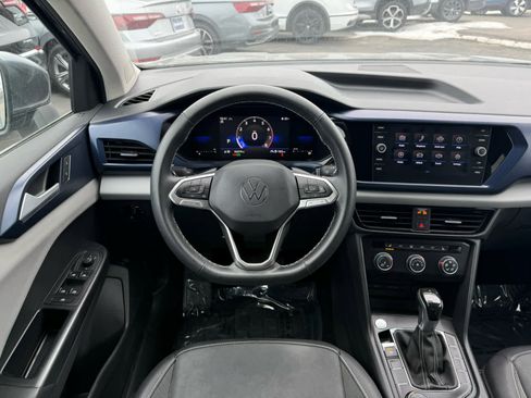Certified 2022 Volkswagen Taos SE image 20