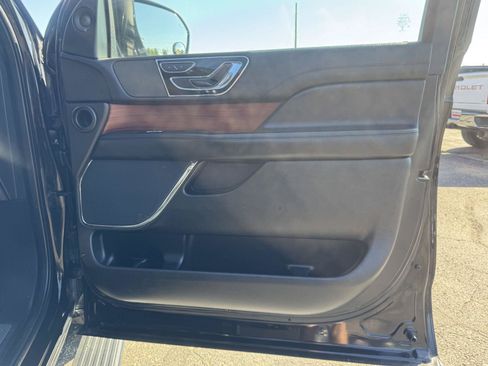 Used 2021 Lincoln Navigator L 4WD image 23