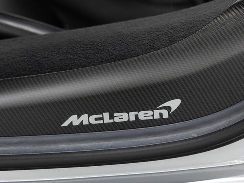 Used 2023 McLaren Artura image 31