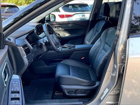 Used 2022 Nissan Rogue Platinum w/ Head-Up Display Package image 36