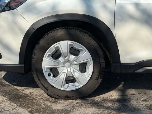 Used 2022 Subaru Forester Base image 10