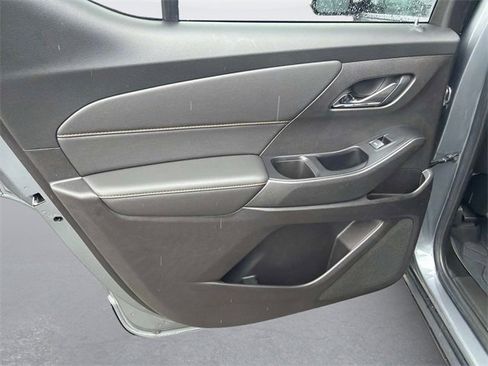 Used 2020 Chevrolet Traverse LT image 14