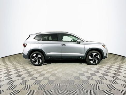 Used 2025 Volkswagen Taos SE image 11