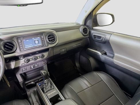Used 2018 Toyota Tacoma SR5 RWD image 24