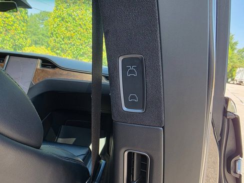 Used 2018 Tesla Model X 100D AWD/4WD image 27