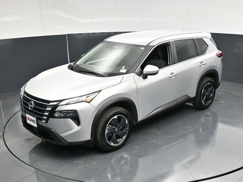 Used 2025 Nissan Rogue SV AWD/4WD image 46