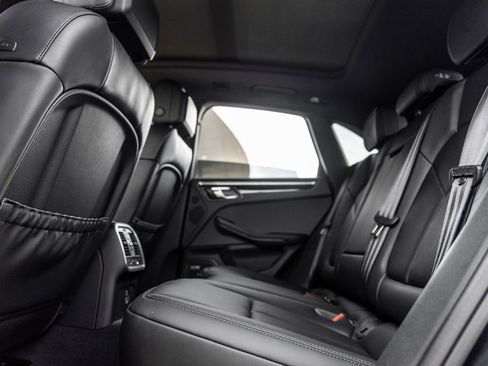 Certified 2026 Porsche Macan AWD/4WD image 29