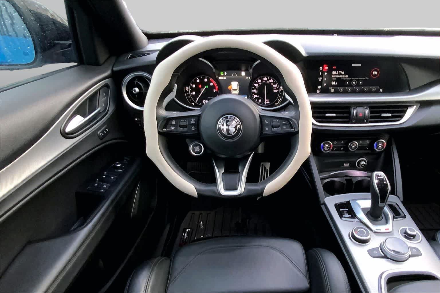 Used 2023 Alfa Romeo Stelvio Veloce AWD/4WD image 11