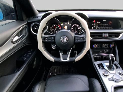 Used 2023 Alfa Romeo Stelvio Veloce AWD/4WD image 11