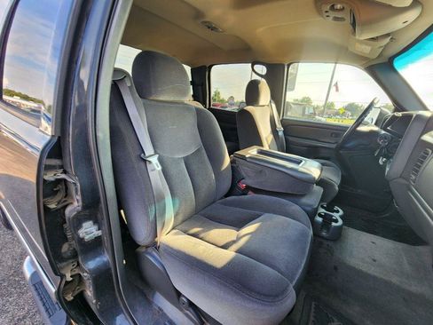 Used 2004 GMC Sierra 2500 SLE w/ Snow Plow Prep Package AWD/4WD image 16