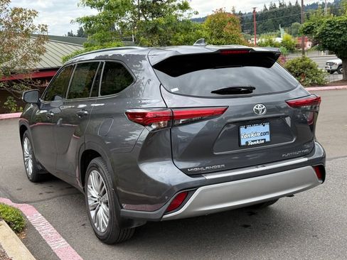 Used 2022 Toyota Highlander Platinum AWD/4WD image 5
