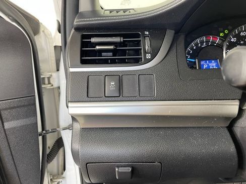 Used 2013 Toyota Camry SE FWD image 10