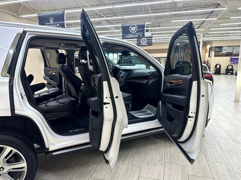 Used 2018 Cadillac Escalade Premium Luxury image 11