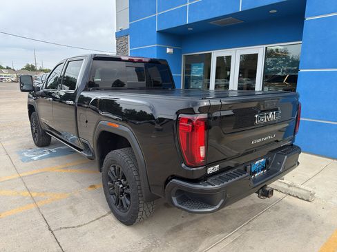 Used 2022 GMC Sierra 2500 Denali w/ Denali Black Diamond Edition AWD/4WD image 7