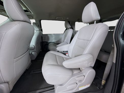 Used 2020 Toyota Sienna XLE w/ XLE Navigation Package AWD/4WD image 26