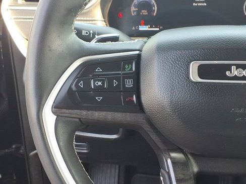 Used 2023 Jeep Grand Cherokee Limited AWD/4WD image 17