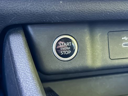 Used 2023 Nissan Rogue SV image 32