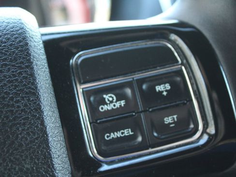 Used 2016 Dodge Grand Caravan SXT image 41