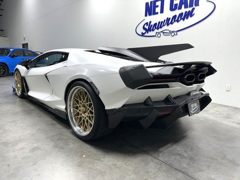 Used 2024 Lamborghini Revuelto AWD/4WD image 11