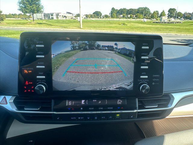 Used 2022 Toyota Sienna XLE AWD/4WD image 16