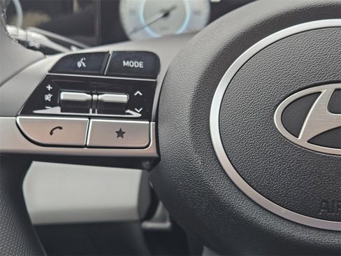 New 2025 Hyundai Elantra Limited image 28