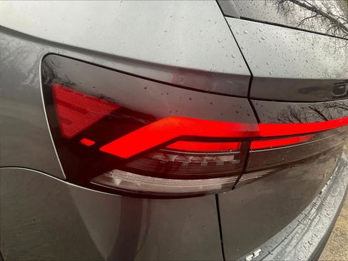 Used 2025 Volkswagen Taos SE w/ Panoramic Sunroof Package image 33